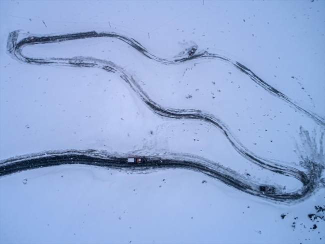 Kar vatandaşı esir almasın diye 24 saat nöbetteler